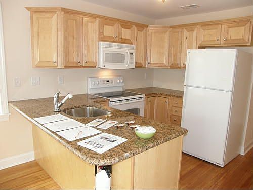 4th image of 1456 Asbury Ave