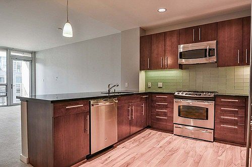 5th image of 325 Berry St APT 514