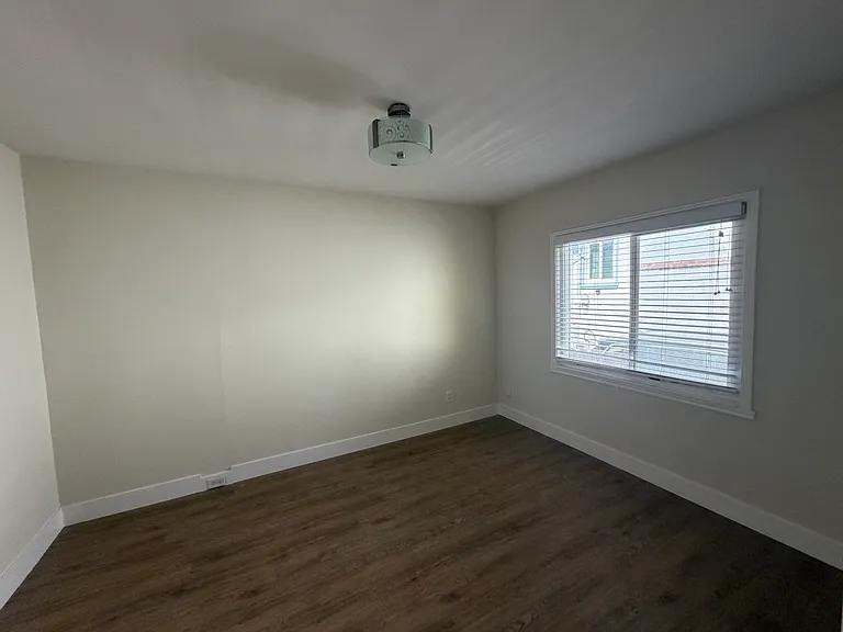 1323 Edgehill Dr — Photo 7