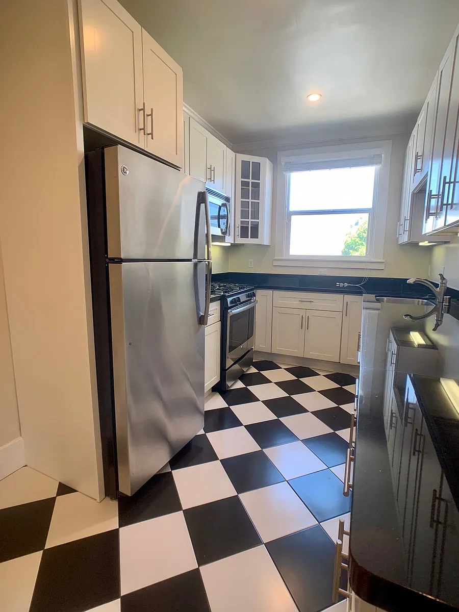 Building Photo - 1671 Lombard St #9