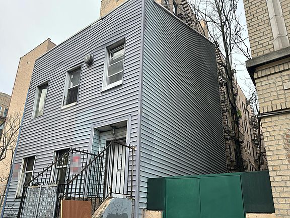2nd image of 379 Hooper St