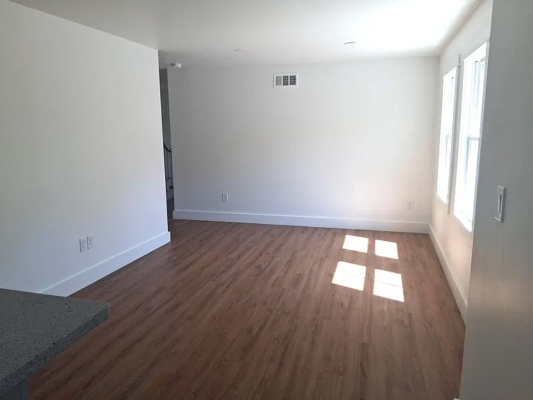 11 Cedar St — Photo 1