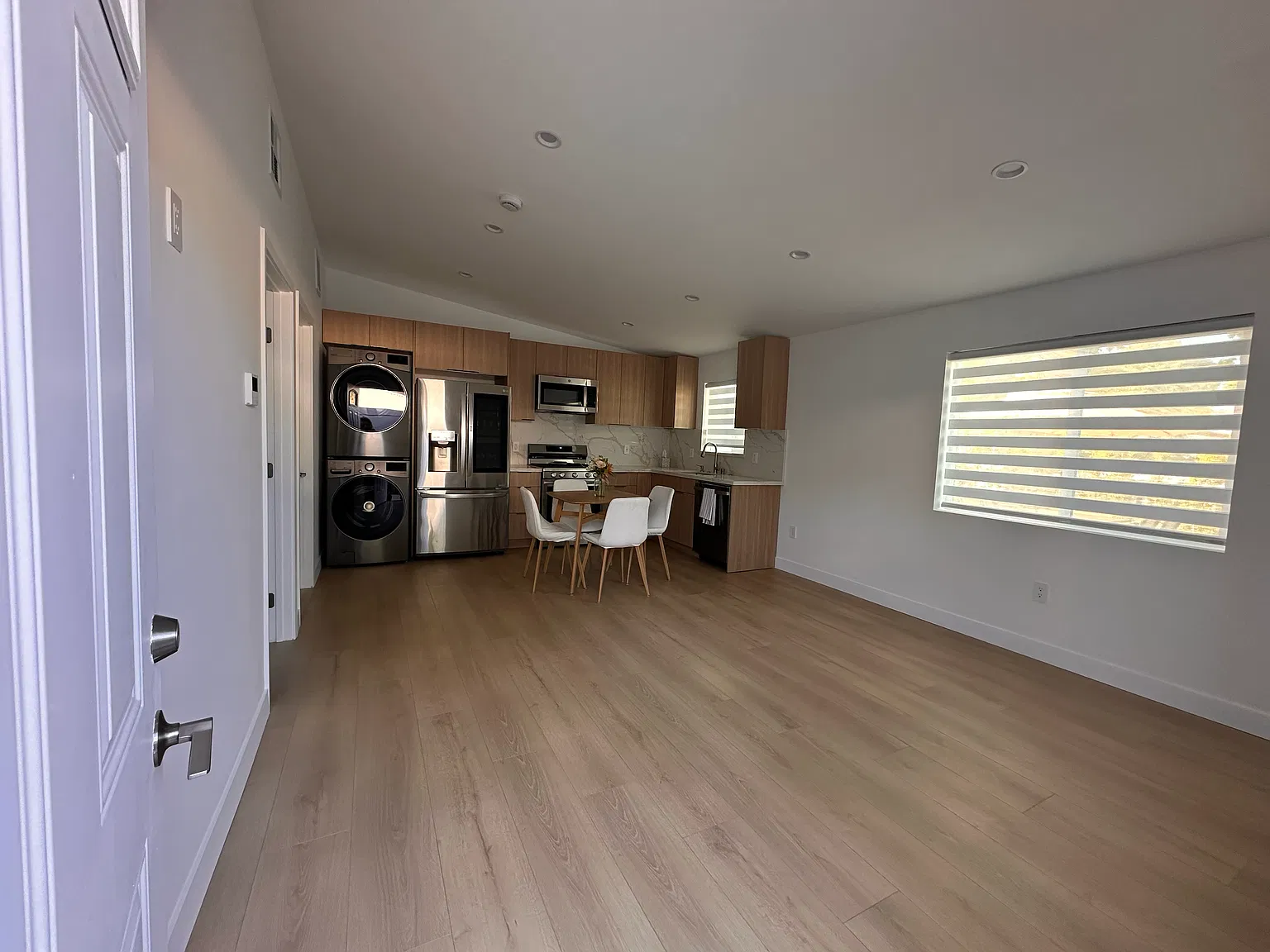 1 bed, 500 sqft, $2,500 — Photo 3
