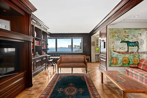 Sold by Sloane Square | media 24