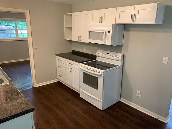 4th image of 517 S College Dr