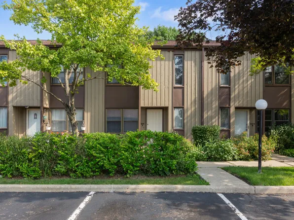 620 Hough St #A, Barrington, IL 60010