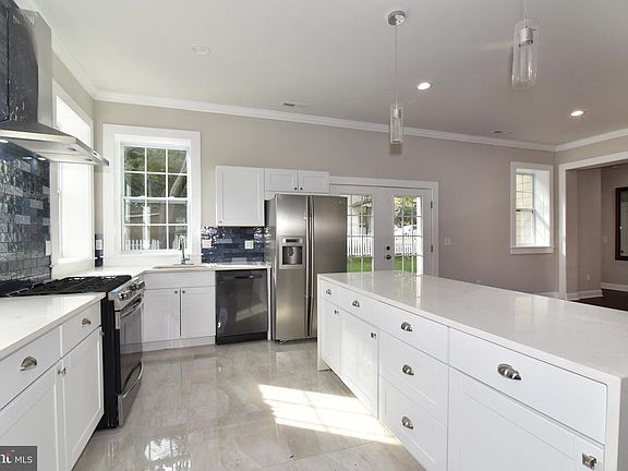 5th image of 3713 Elmwood Dr