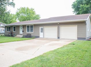 407 Canyon Dr, Fairmont, MN 56031