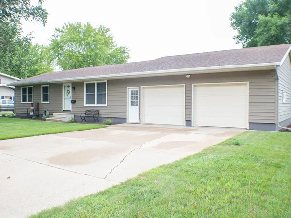 407 Canyon Dr, Fairmont, MN 56031