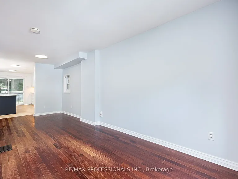 4 Runnymede Rd — Photo 7