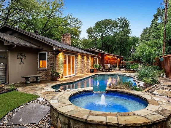 2nd image of 803 Delia Ct