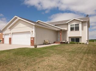 3042 7th Ave N, Moorhead, MN 56560