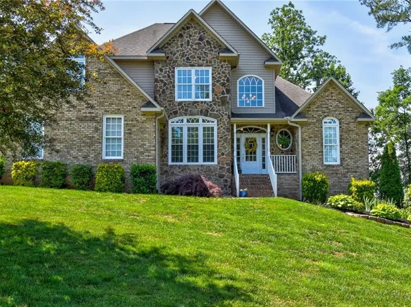 135 Stratford Pl, Dobson, NC 27017