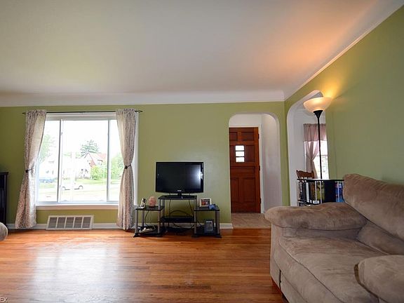 2nd image of 6823 Sunderland Dr