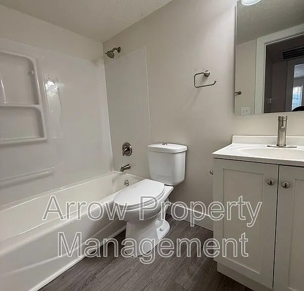 1315 F St #4 — Photo 5