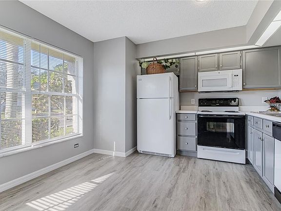 3rd image of 14757 Laguna Beach Cir