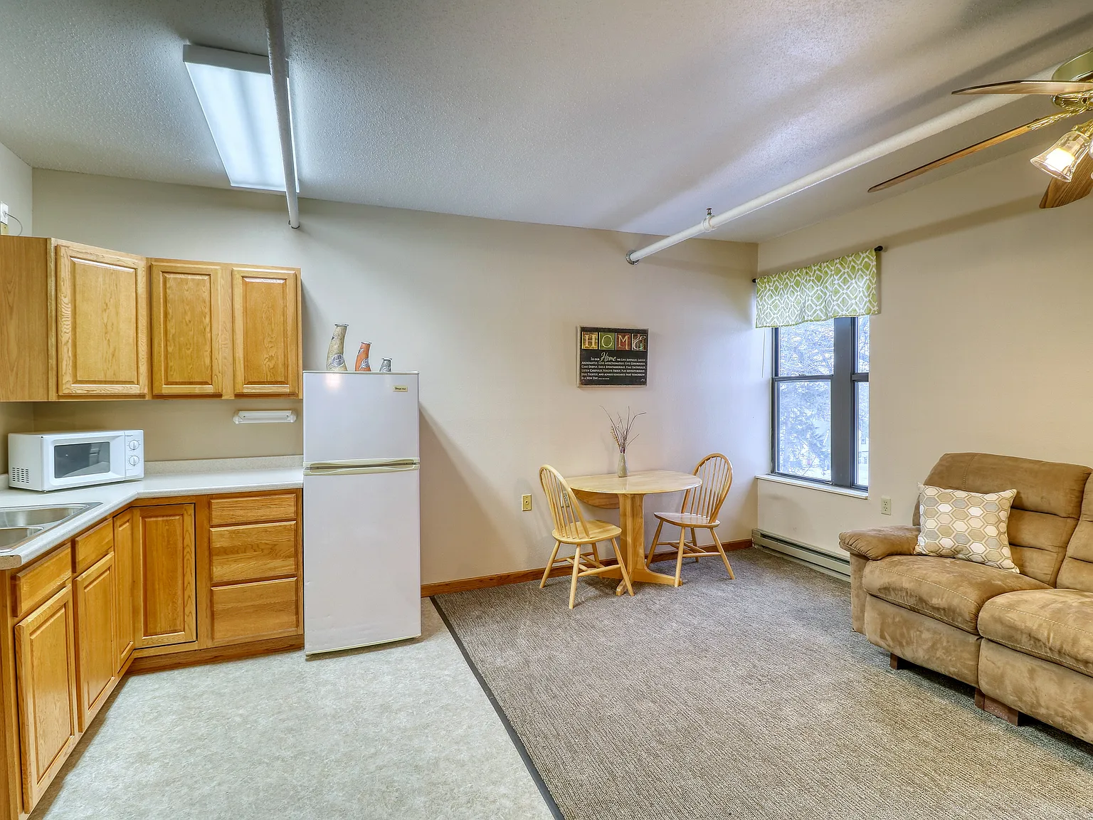 1 bed, 1.5 bath, 600 sqft, $900 — Photo 2