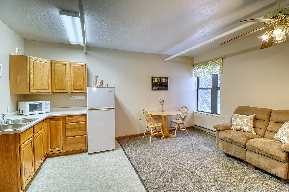 Building Photo - 418 W Alcott Ave #103