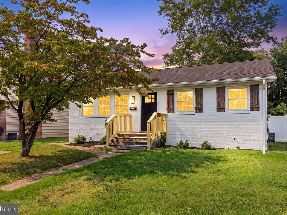 1st image of 8483 Arbutus Rd
