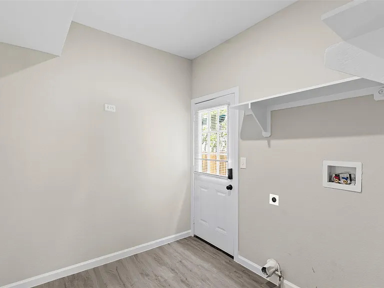 8402 Bassett St — Photo 19