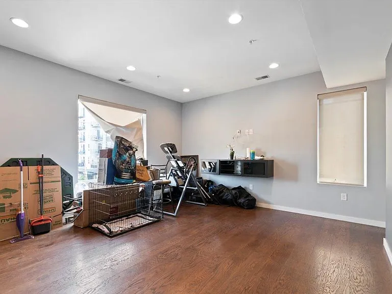 227 W Thompson St #D — Photo 12