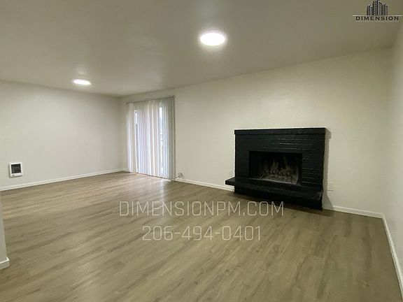 3rd image of 102 Tacoma Blvd S APT 4