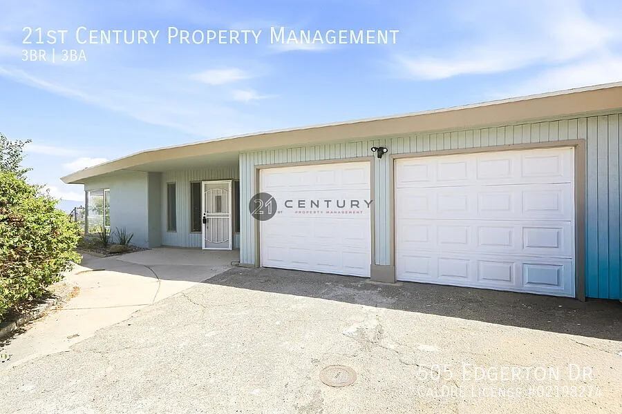 Panoramic view home with pool — Photo 2