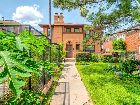 1550 Castle Ct APT B, Houston, TX 77006