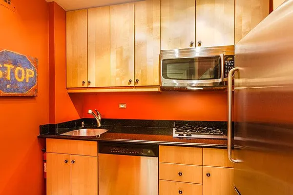 Sold by R New York | media 8