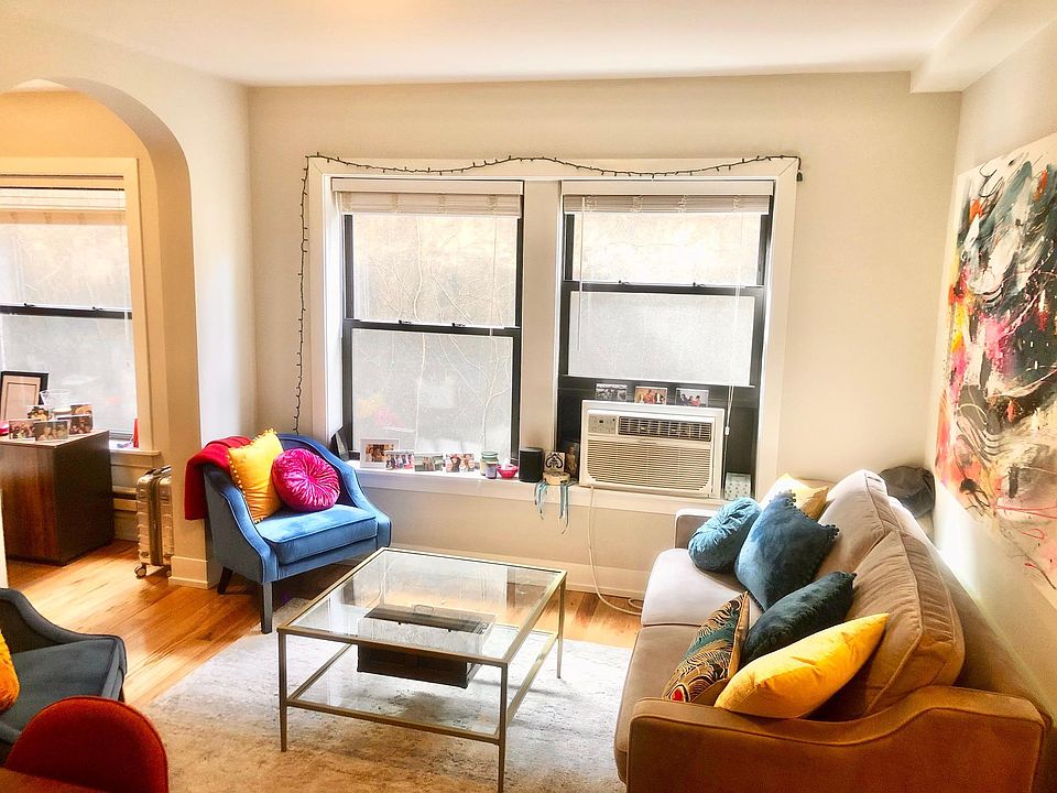 1st image of 206-550 W Arlington Pl #206