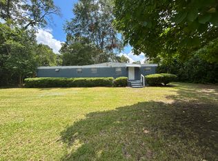 355 9th Ave NE, Dawson, GA 39842