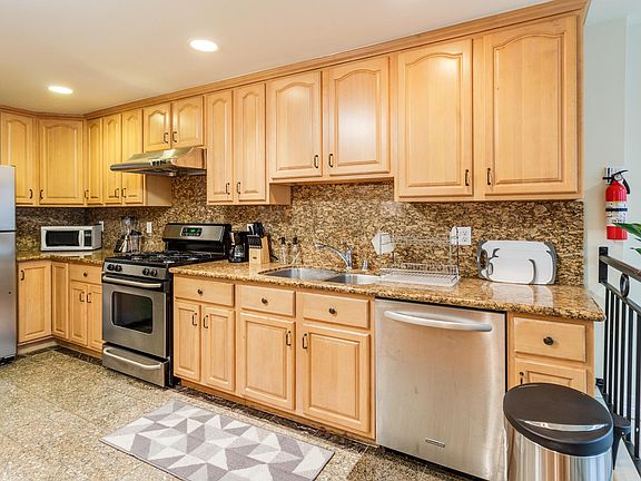 5th image of 263 Dolores St #A
