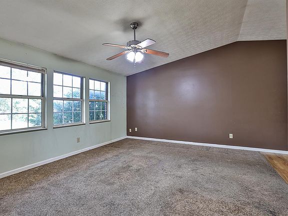 3rd image of 28 Hearthstone Ct