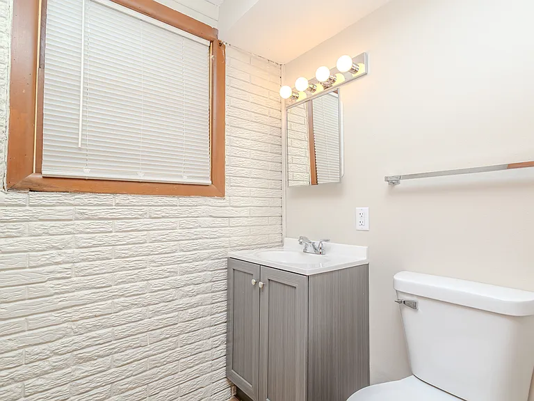 4363 Medina Dr — Photo 15