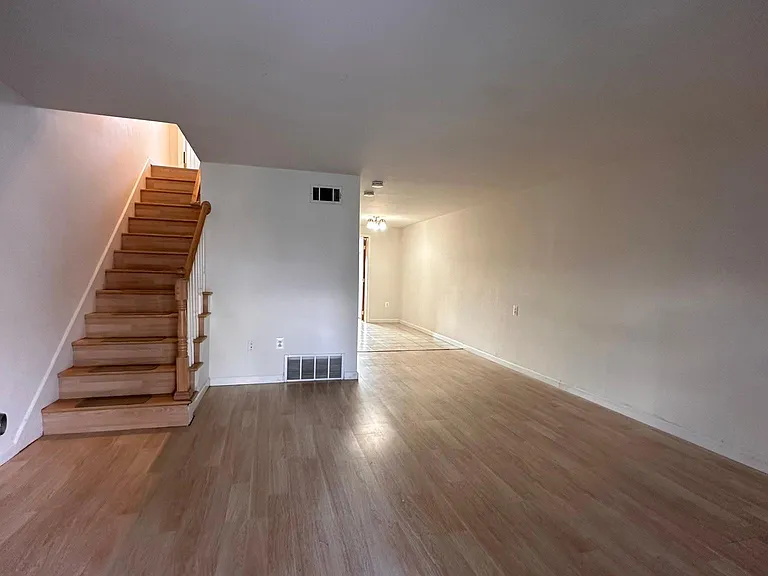 2130 Jasmine Rd — Photo 2