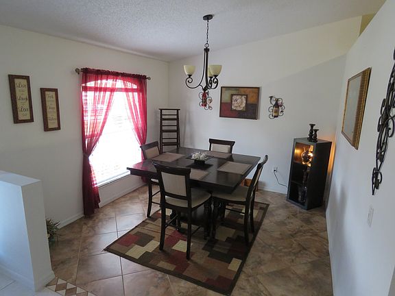 2nd image of 925 Hemingway Dr