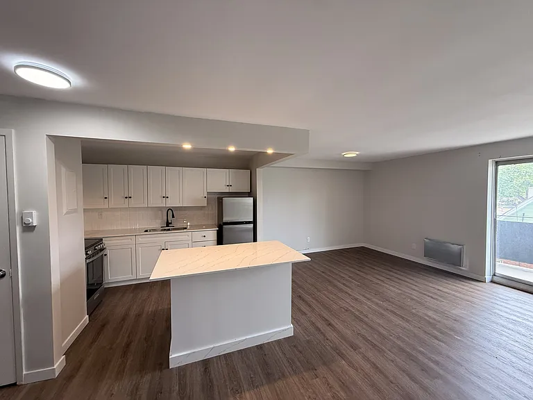 76 Tecumseh Rd E — Photo 2