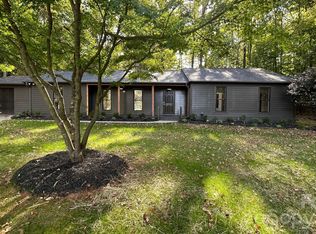 8001 Saddlehorse Ln, Charlotte, NC 28215