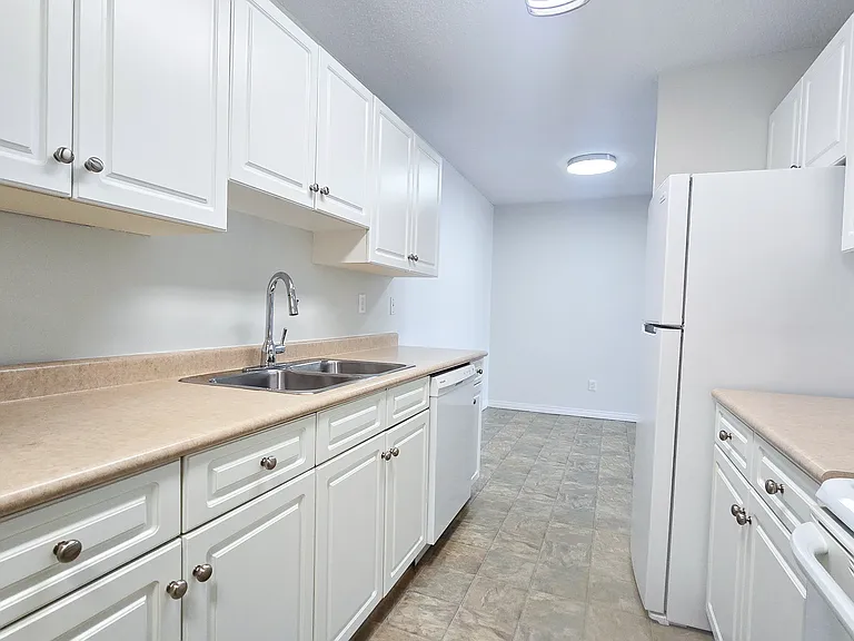 5045 Whitemud Rd NW — Photo 21