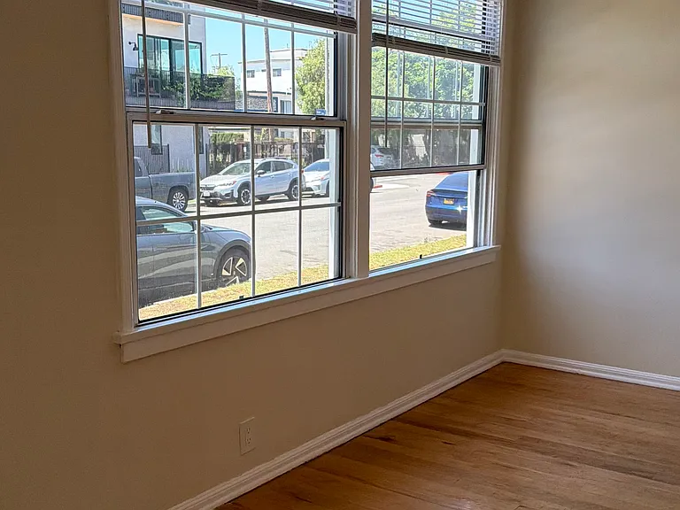 3850 Wade St — Photo 3