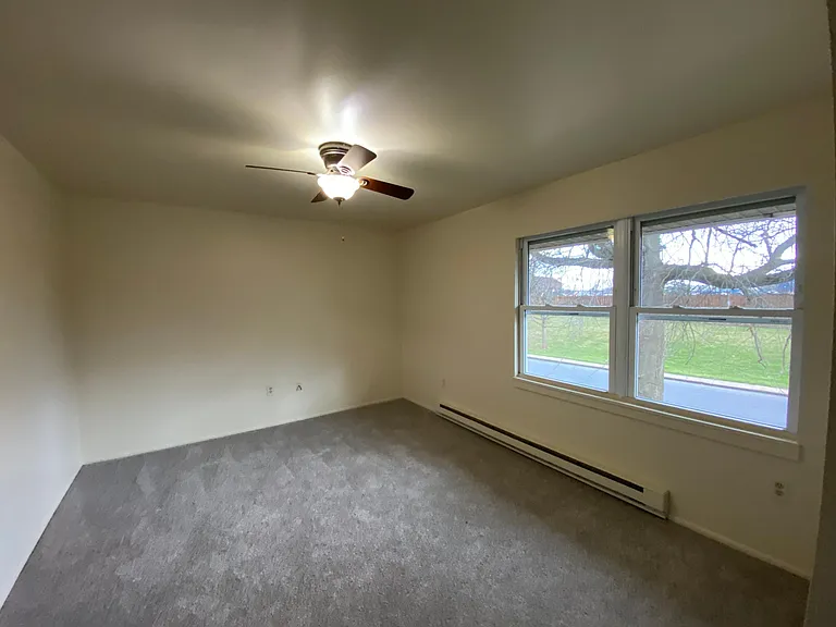 325 W Ridge St — Photo 2