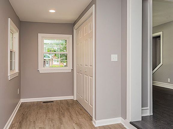 4th image of 864 Clarks Ln