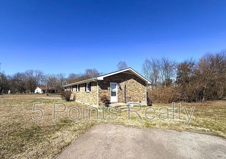 2121 Bracey Cir #B — Photo 18