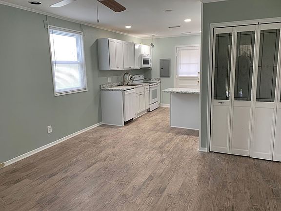 2nd image of 614 N Tremont Dr