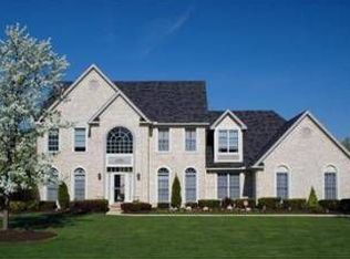 2794 Forest Lake Dr, Westlake, OH