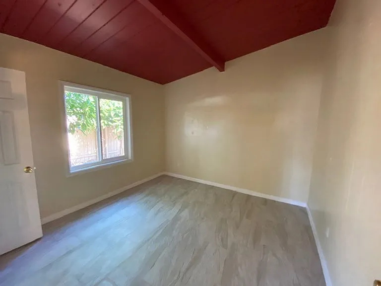 4901 Frink Ave — Photo 11