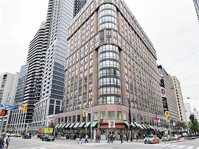 7 Carlton St #808