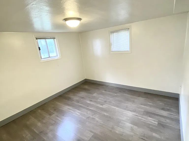 588 W Utah Ave — Photo 5