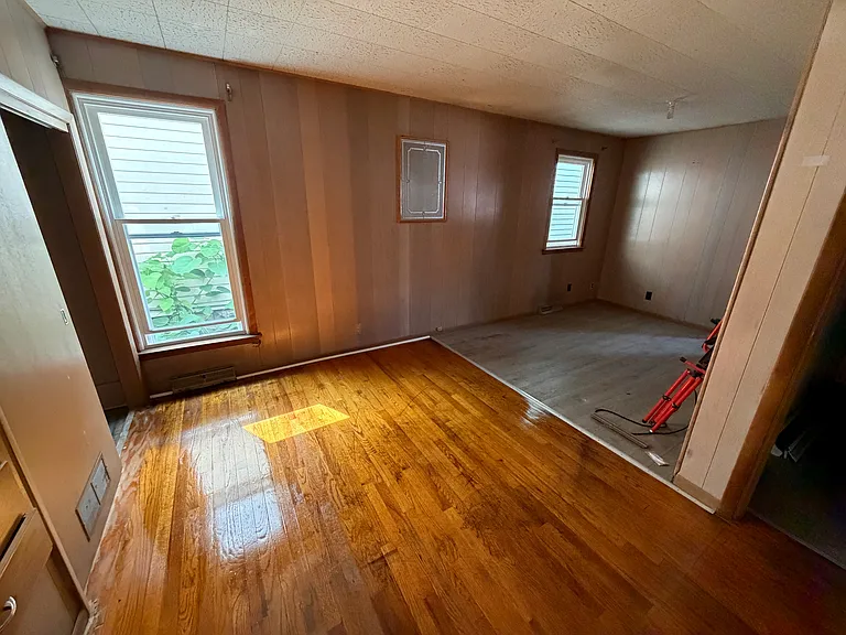610 E Lawrence St — Photo 7