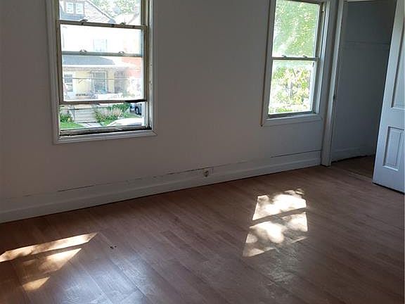 4th image of 60 Mayer Ave